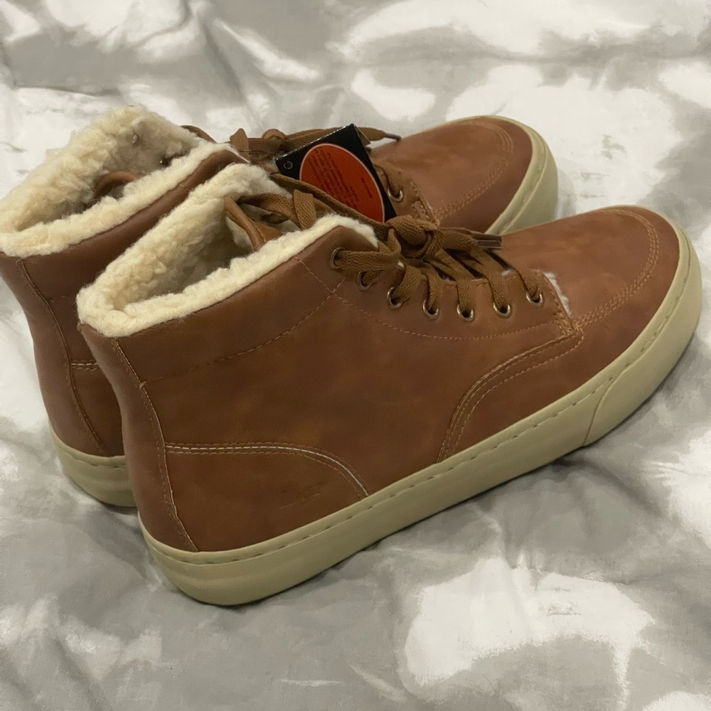 New Lugz Men size 7 Brown Lace Up with Faux Fur Lining Never worn new - Picture 6 of 8
